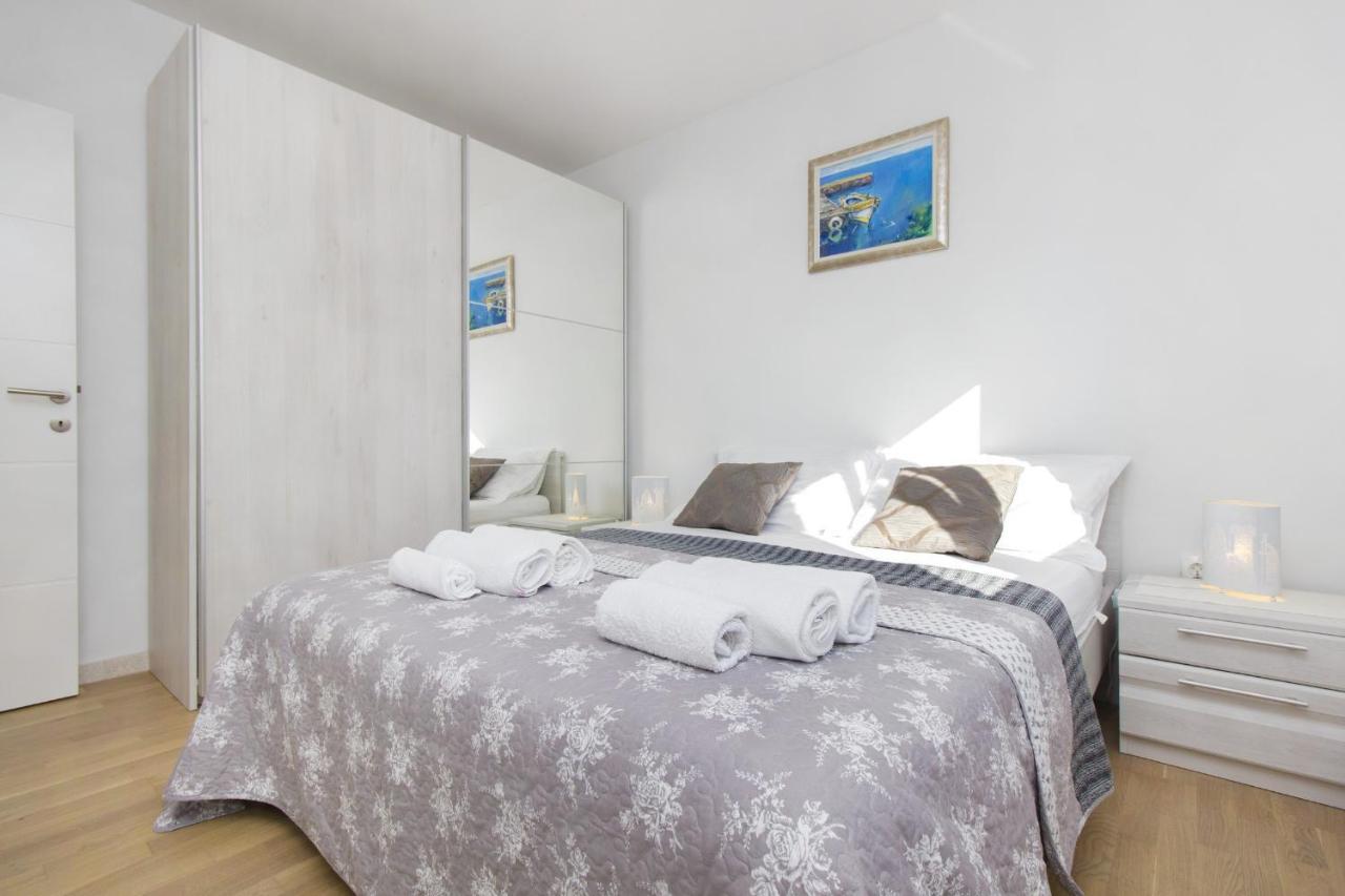Apartments Luka Vodice Exterior photo