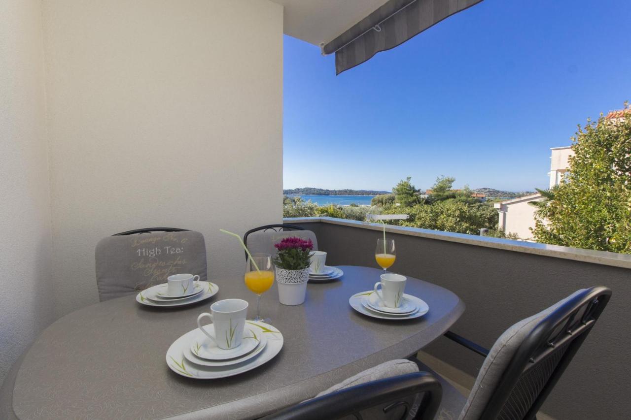 Apartments Luka Vodice Exterior photo