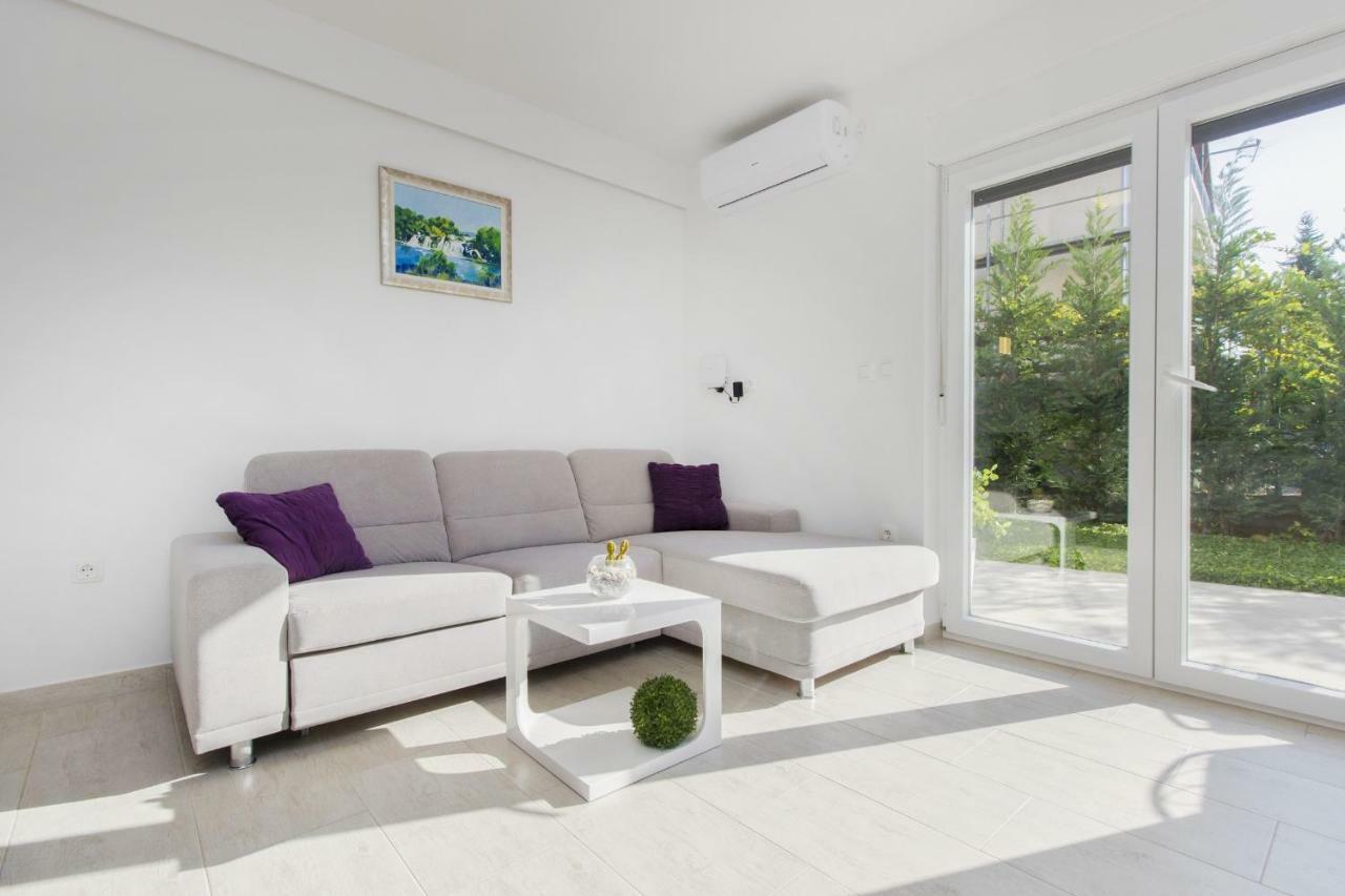 Apartments Luka Vodice Exterior photo